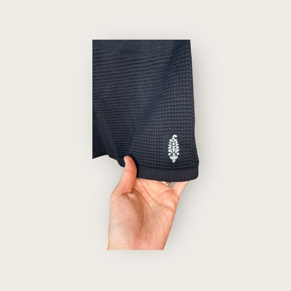 Free People Movement Bail Out Crop Thermal Knit Top in Black Size M/L NWT - Picture 6 of 8